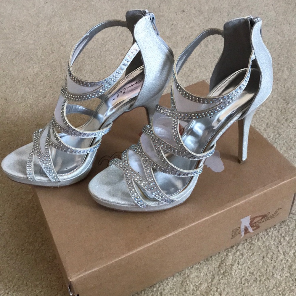 SILVER SPARKLE PROM HEEL